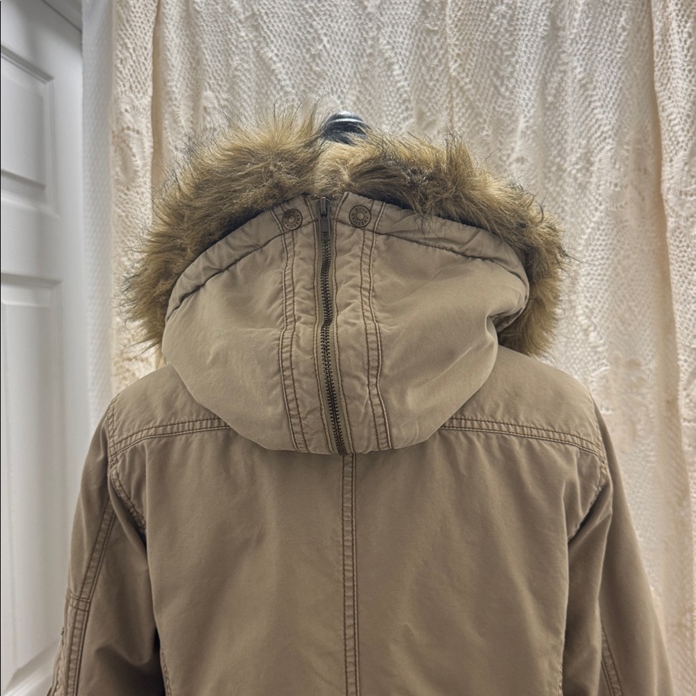 American Eagle Outfitters Women’s Tan Heavy Winter Coat with Faux Fur Hood - Picture 5 of 13